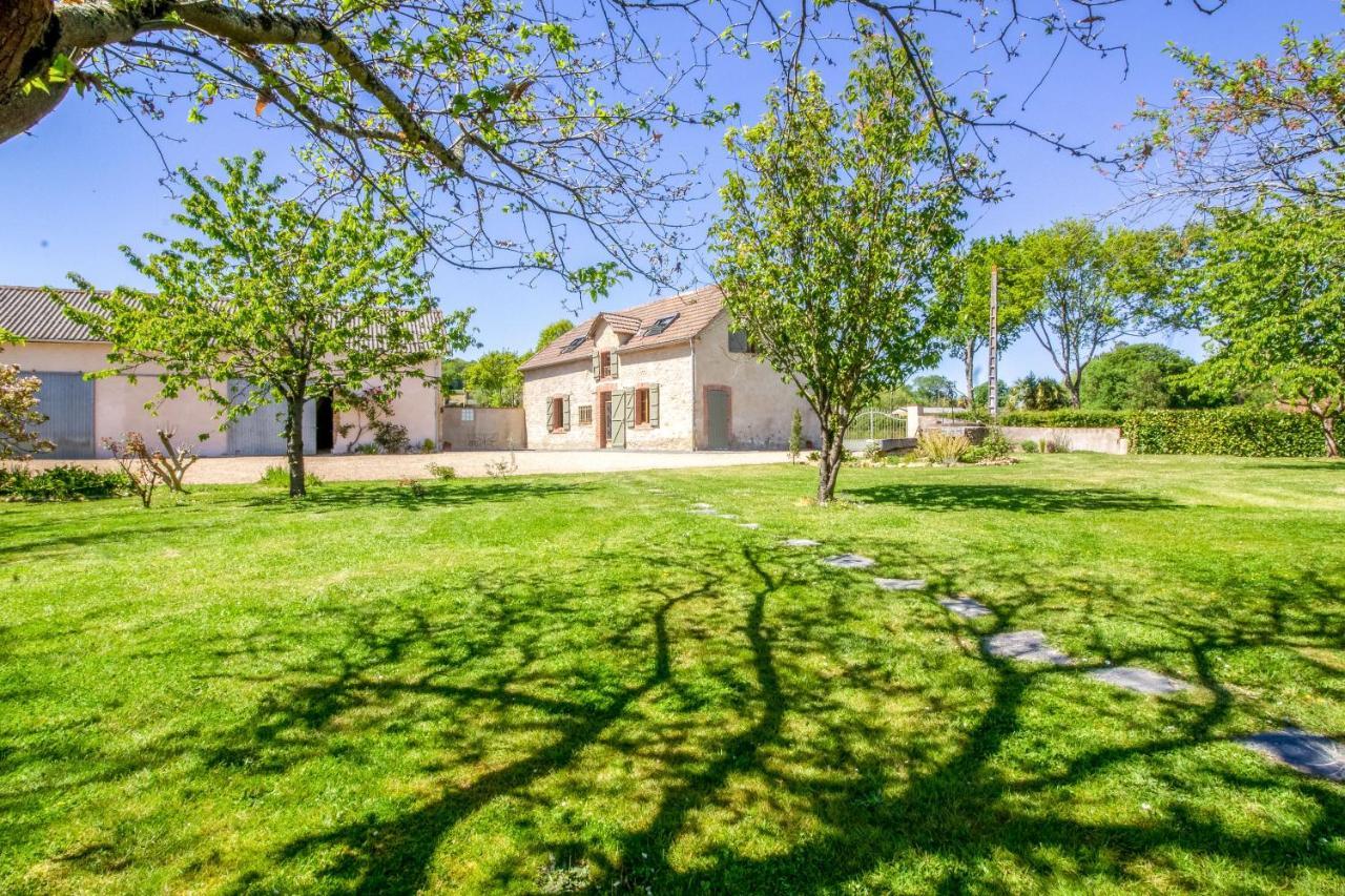 Ecogite Rural La Cle Des Champs Peyrelongue-Abos Exterior photo